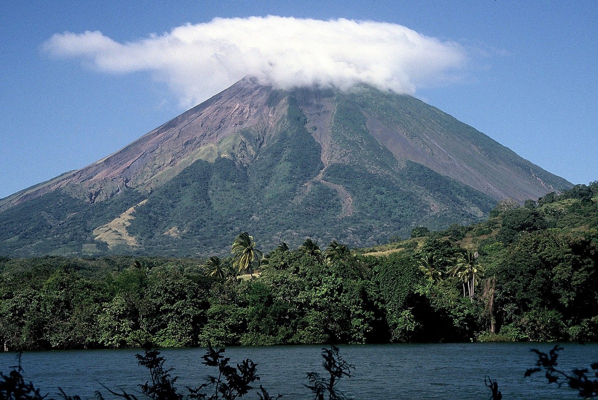 2003. Nikaragua